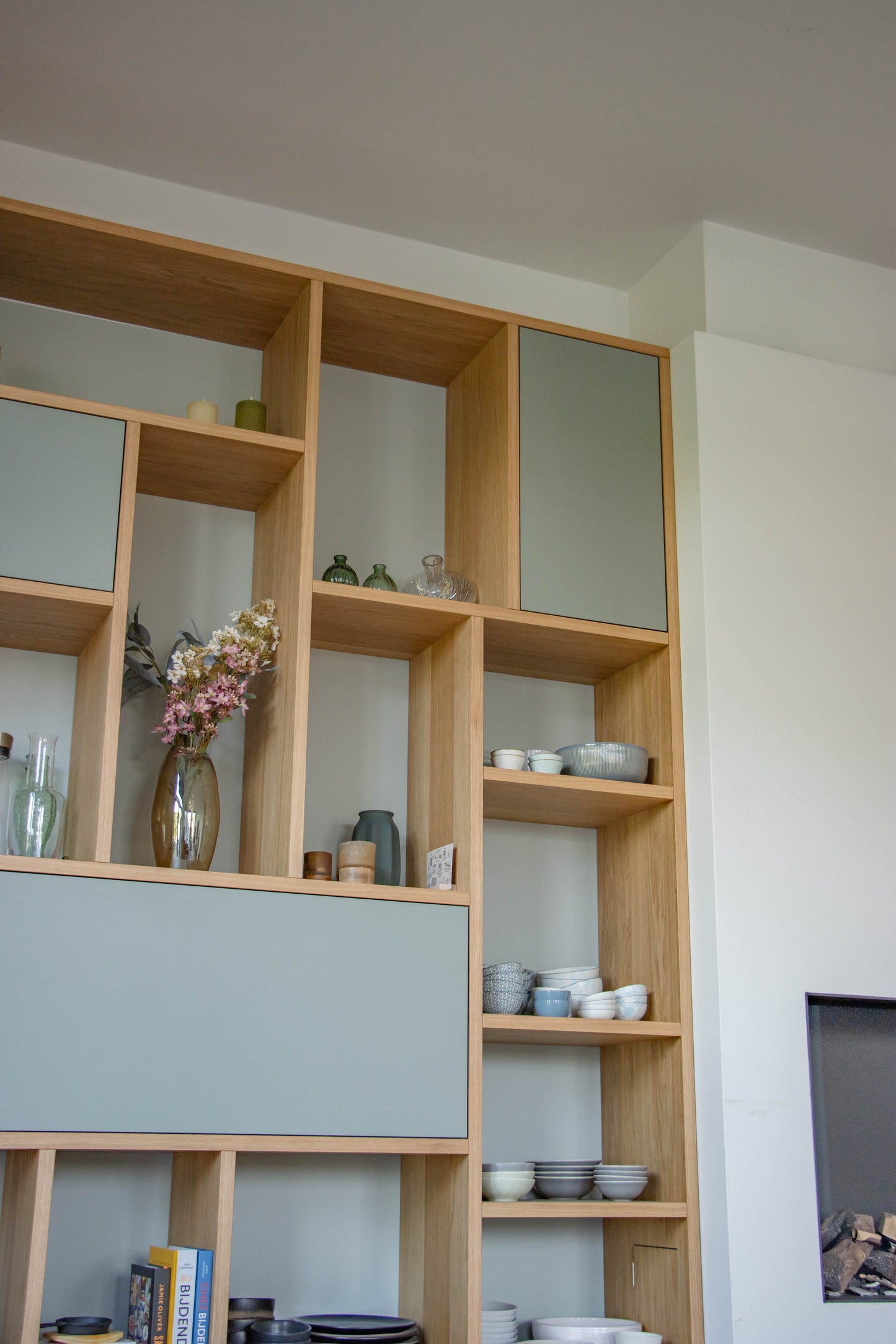 Eiken kast met geïntegreerd bureau