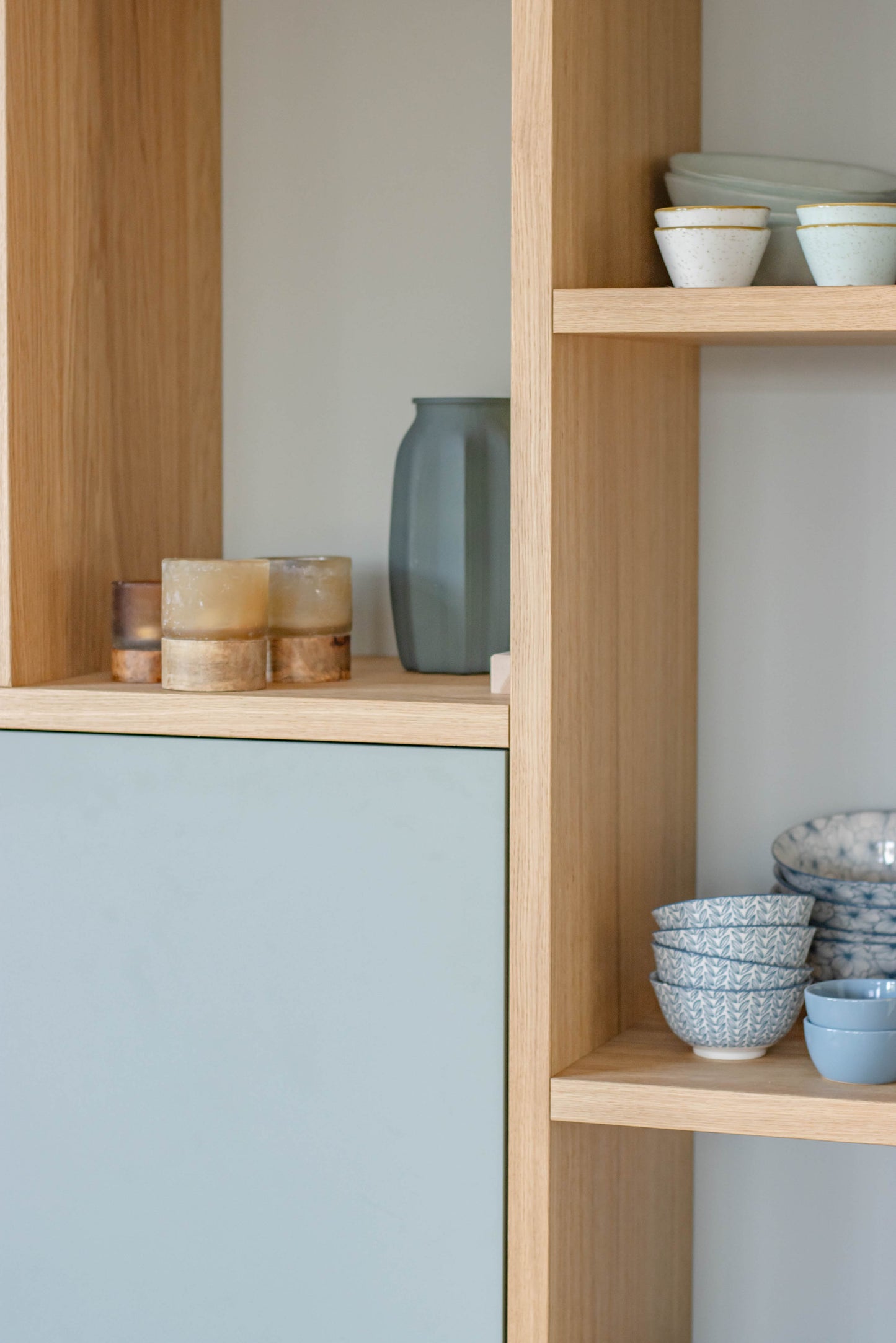 Eiken kast met geïntegreerd bureau