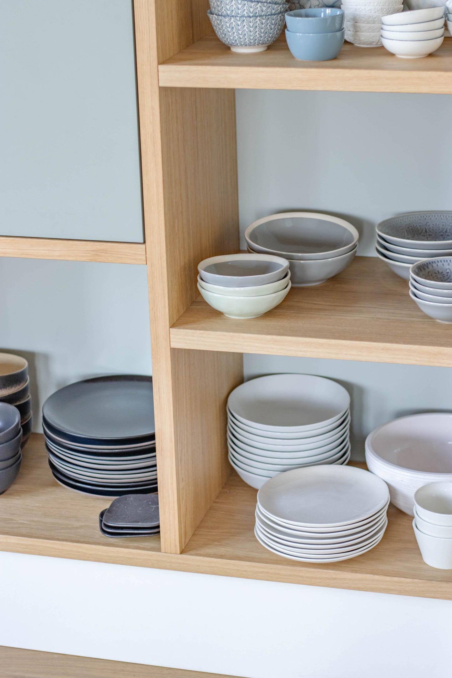 Eiken kast met geïntegreerd bureau