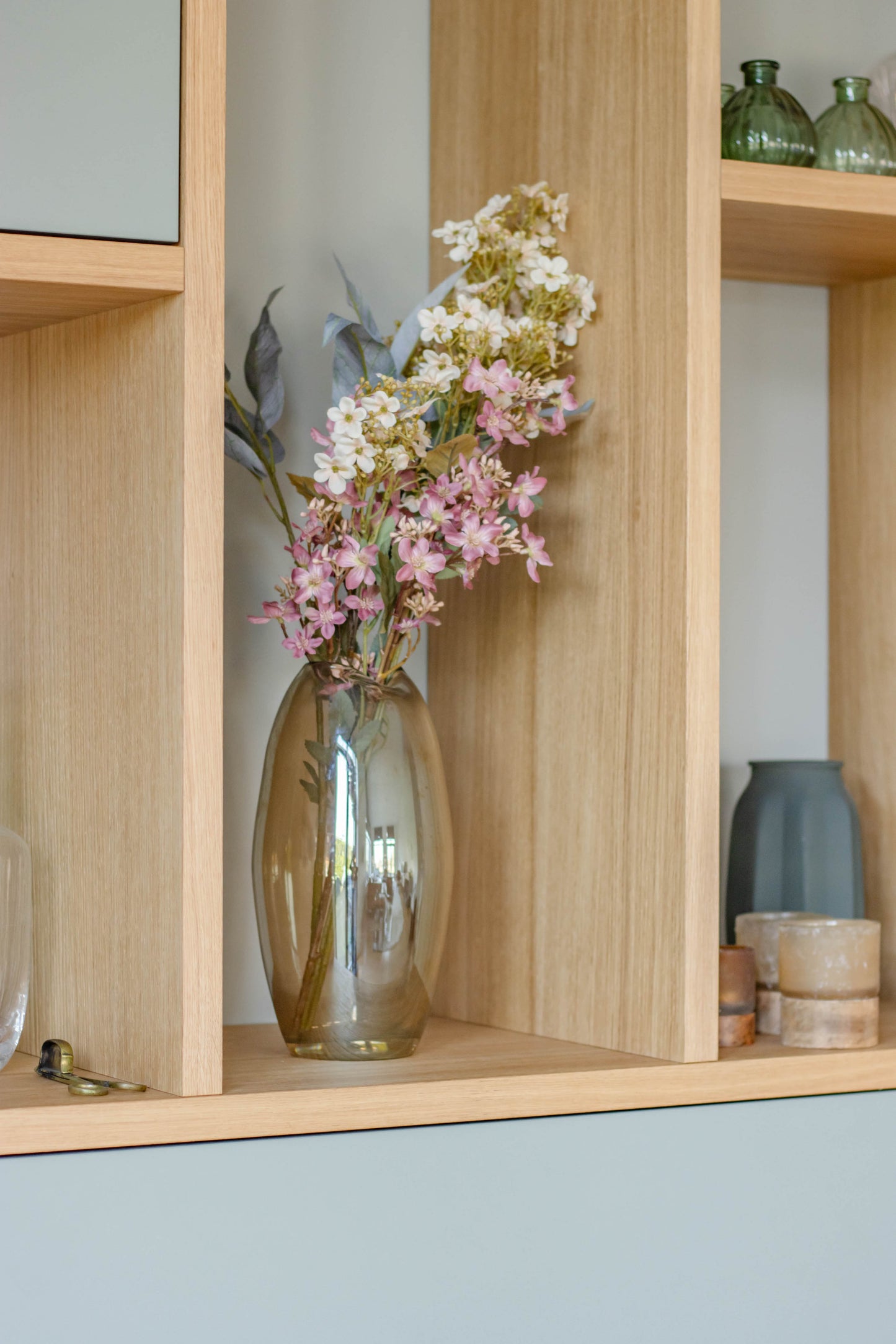 Eiken kast met geïntegreerd bureau