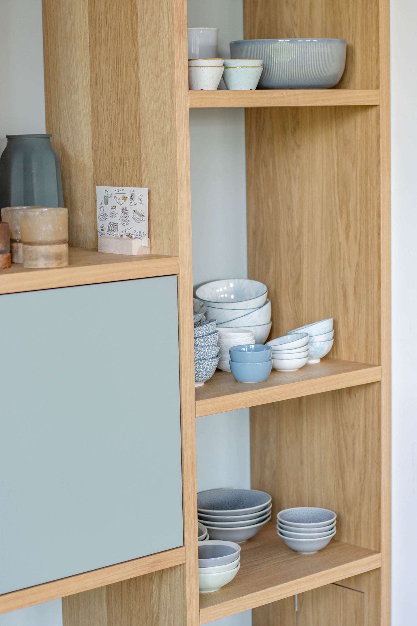 Eiken kast met geïntegreerd bureau