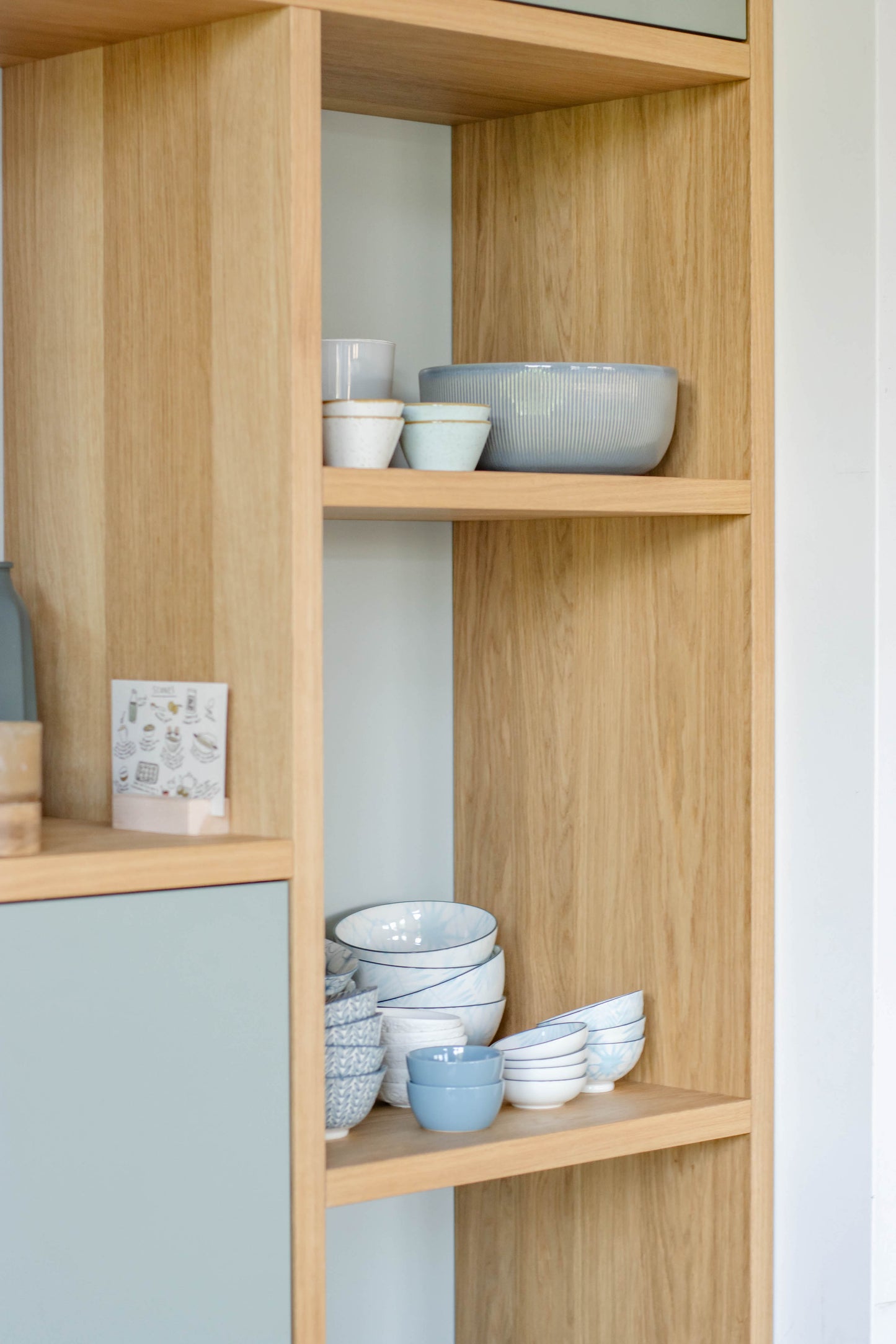Eiken kast met geïntegreerd bureau