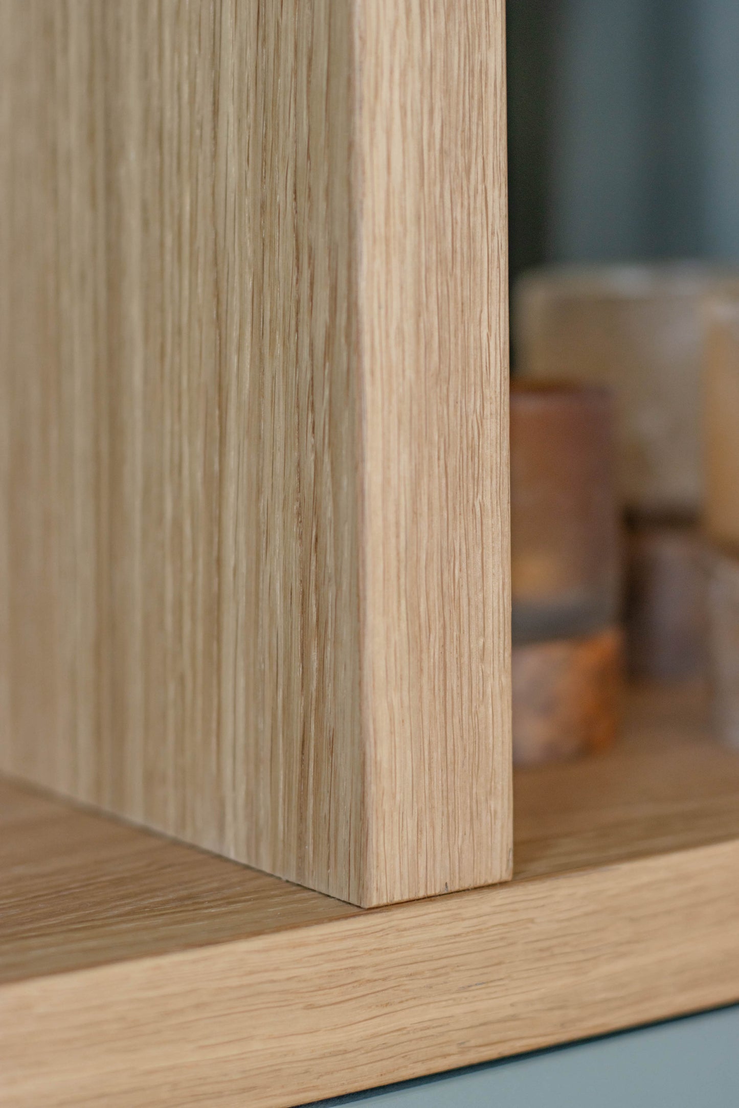 Eiken kast met geïntegreerd bureau