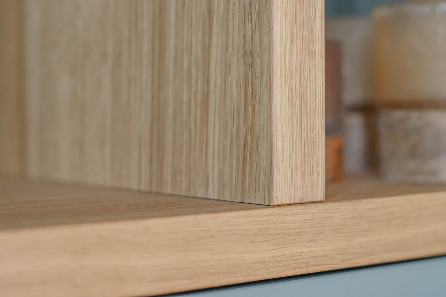 Eiken kast met geïntegreerd bureau