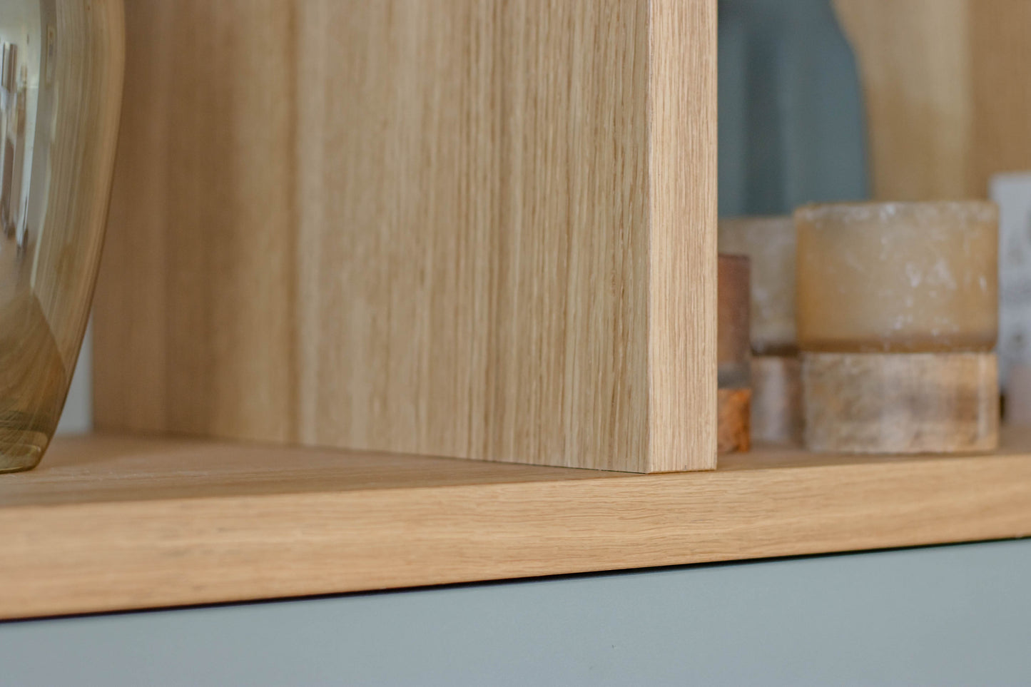 Eiken kast met geïntegreerd bureau