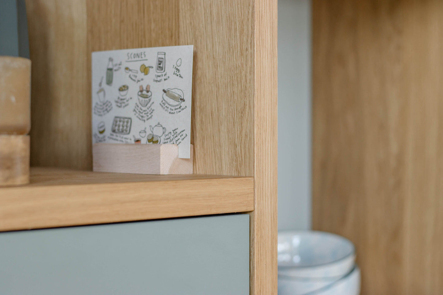 Eiken kast met geïntegreerd bureau