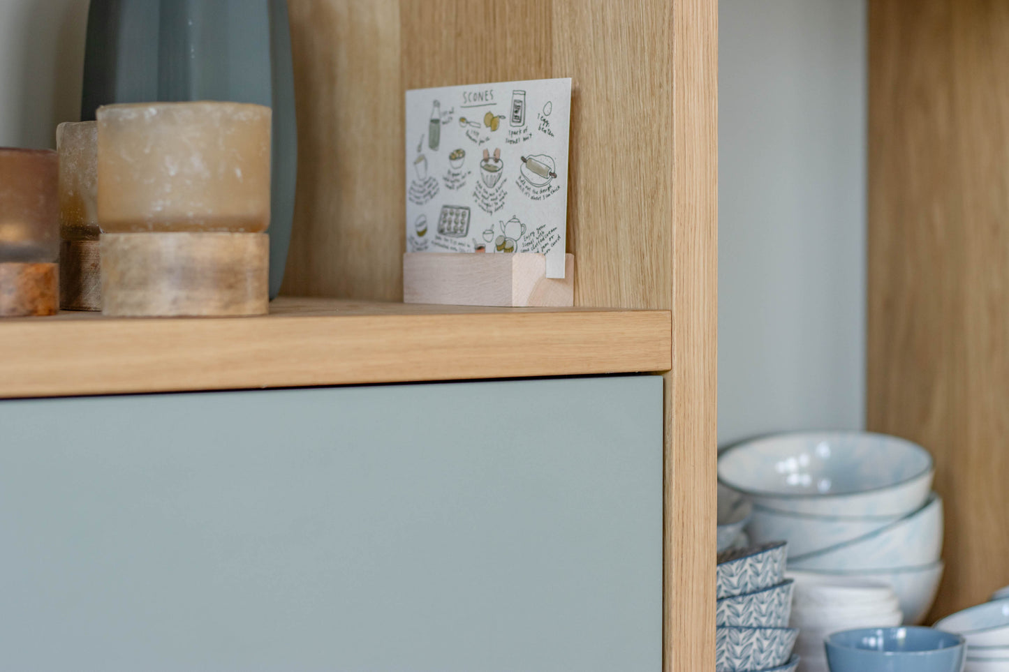 Eiken kast met geïntegreerd bureau