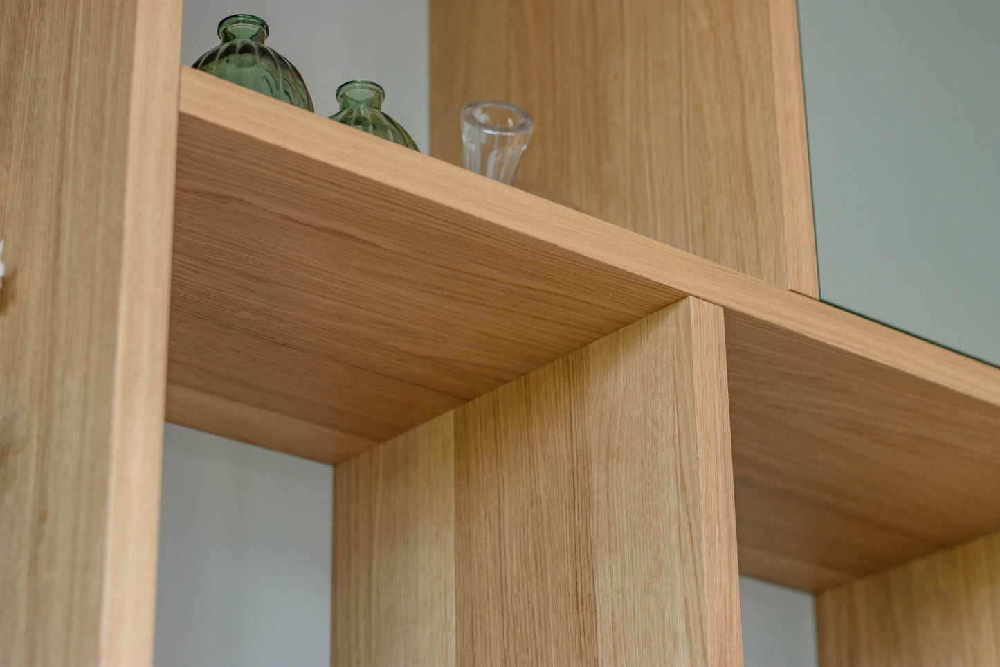 Eiken kast met geïntegreerd bureau