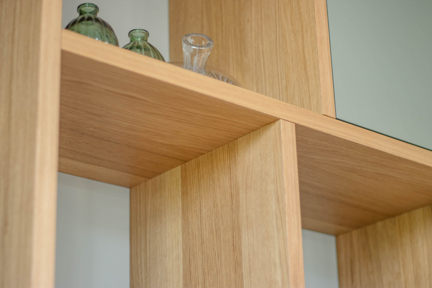 Eiken kast met geïntegreerd bureau
