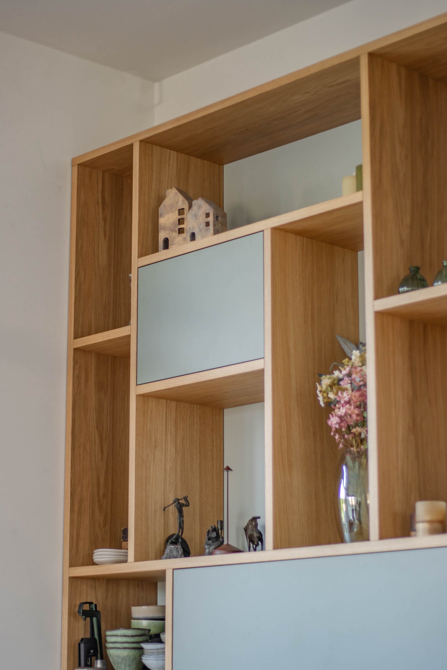 Eiken kast met geïntegreerd bureau