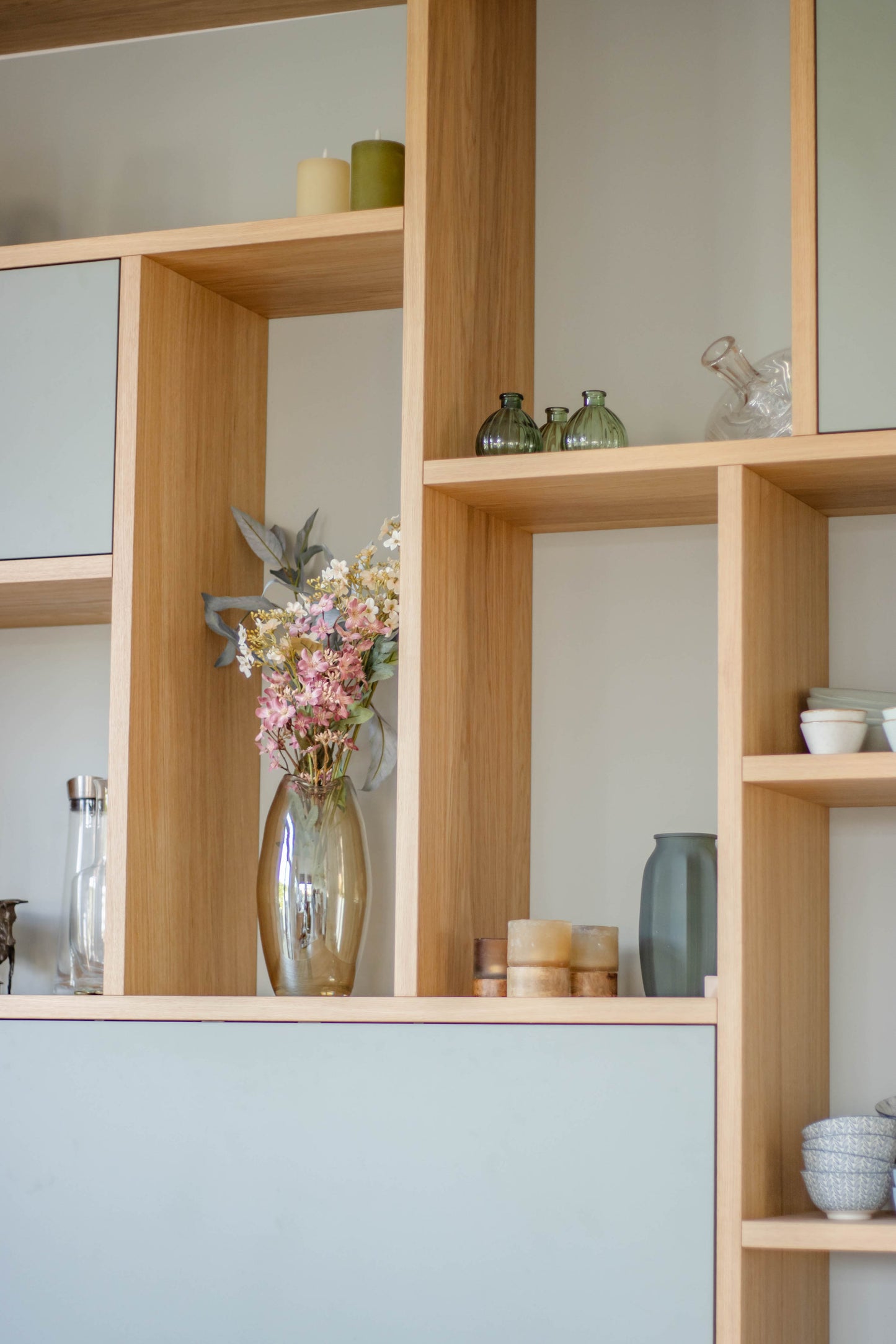 Eiken kast met geïntegreerd bureau