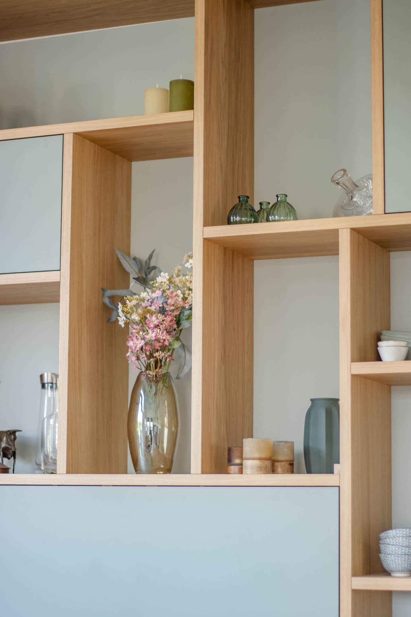 Eiken kast met geïntegreerd bureau
