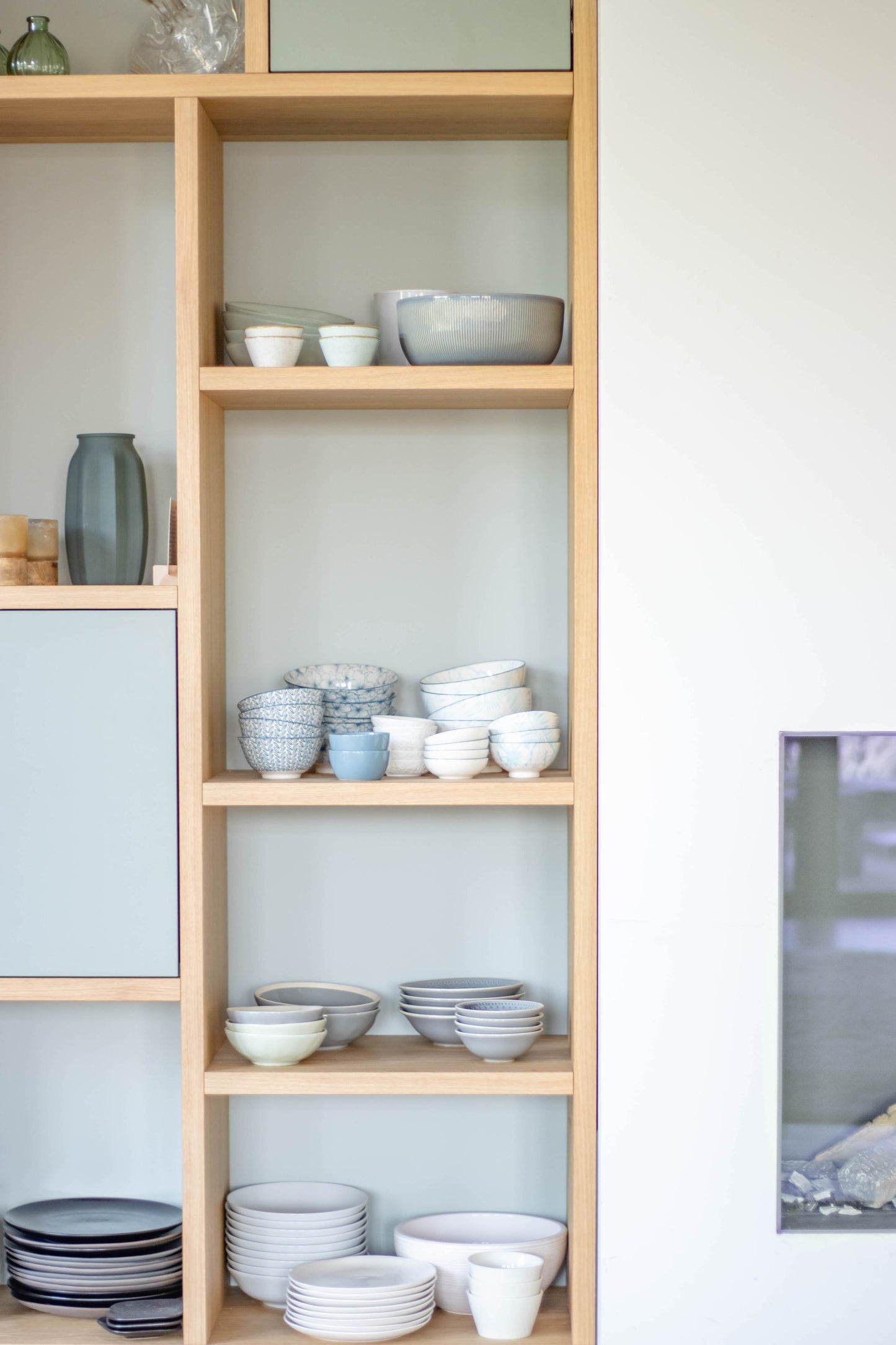 Eiken kast met geïntegreerd bureau
