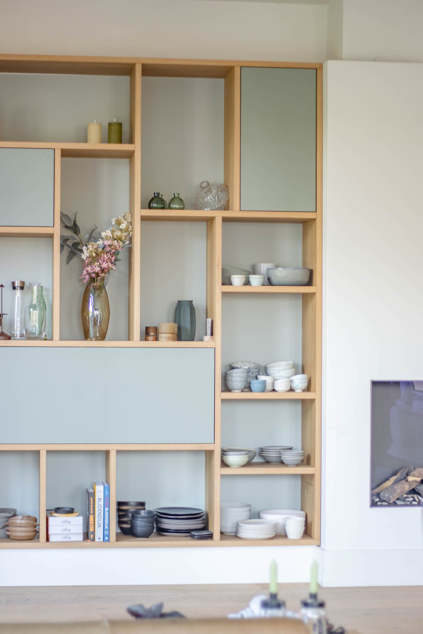 Eiken kast met geïntegreerd bureau