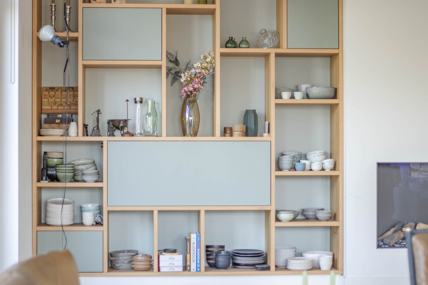 Eiken kast met geïntegreerd bureau