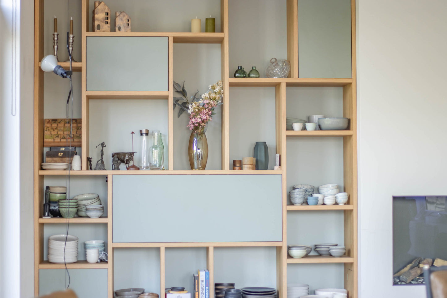 Eiken kast met geïntegreerd bureau