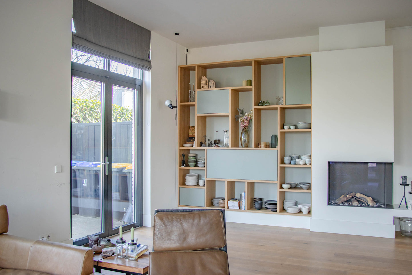 Eiken kast met geïntegreerd bureau